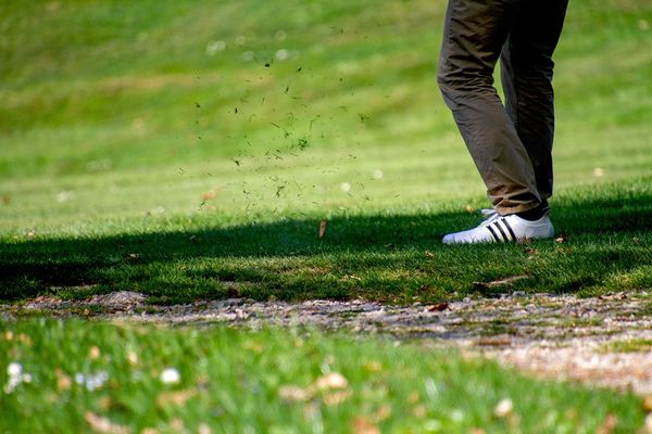 Poznaj tajemnice golfu: sportu, który doskonale wpływa na kondycję ciała i umysłu